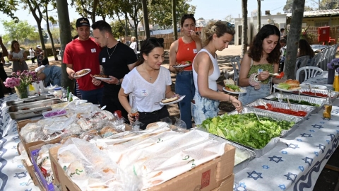 חגיגות יום העצמאות לחיילים הבודדים שלנו.jpg