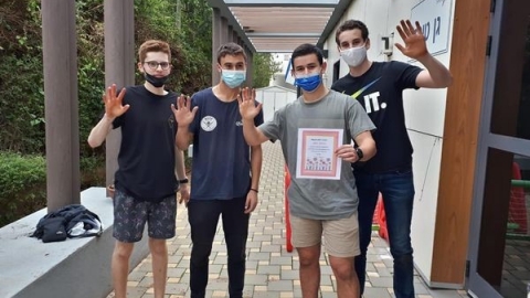 שתילת פרחים וטיפוח גינות על ידי חניכי חמש אצבעות.jpg